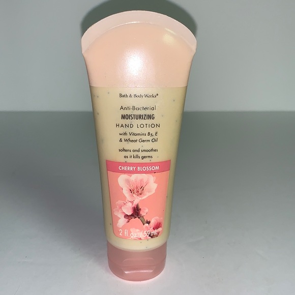 New Bath & Body Works Handcream Cherry Blossom 🌸 - Picture 1 of 5